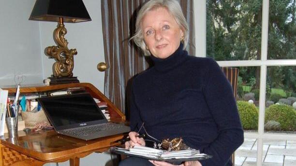 Vera Romahn macht kein großes Aufhebens von ihrer ehrenamtlichen Tätigkeit. Dennoch: Ihr Schreibtisch und der prall gefüllte Terminkalender lassen ahnen, was sie leistet.Foto: Helke Renner