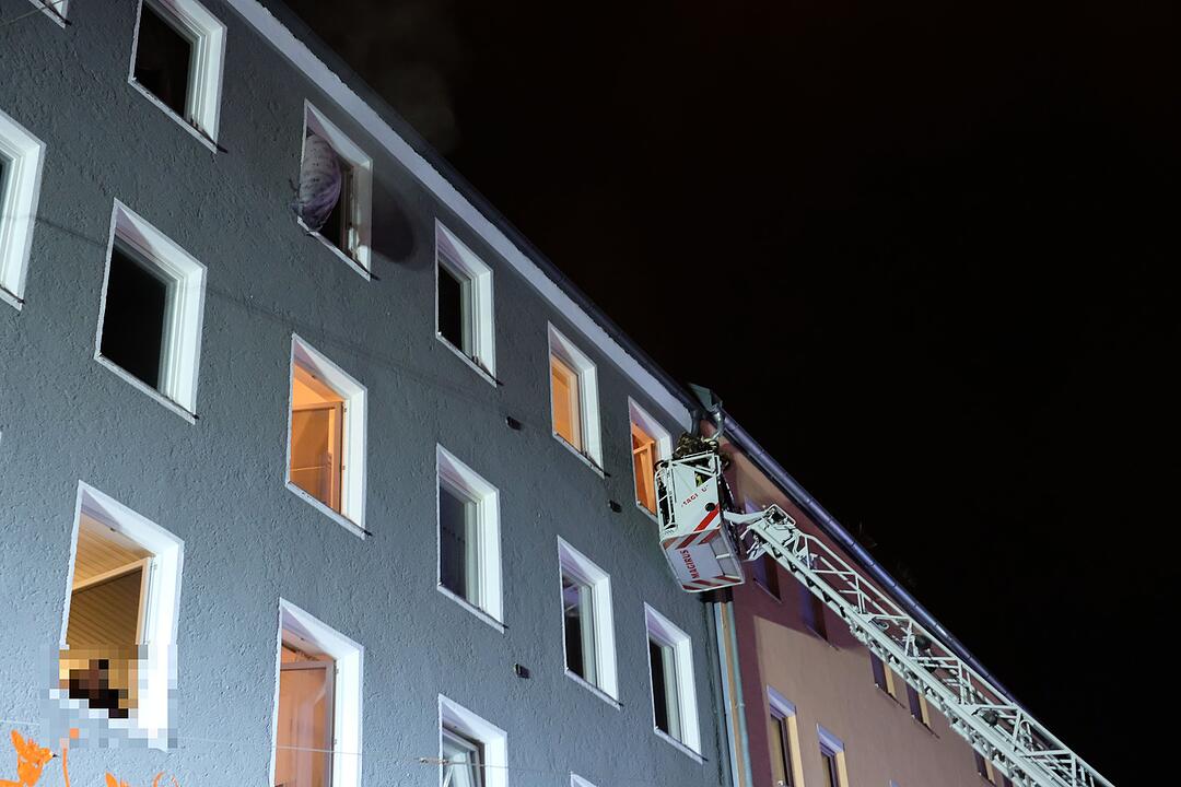 Mehrfamilienhaus in Nürnberg brennt: 12 Verletzte