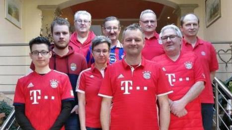 Der neue Vorstand des FC-Bayern-Fanclubs Leßbachtal Weißenbrunn mit (von links) Marcel Schiller, Nico Brünnecke, Thomas Bernschneider, Andrea Kalb, Michael Schiller, der neue Chef Bernd Brünnecke, Jürgen Karl, Peter Ramer und Vize Frank Grebner Foto: Dieter Wolf