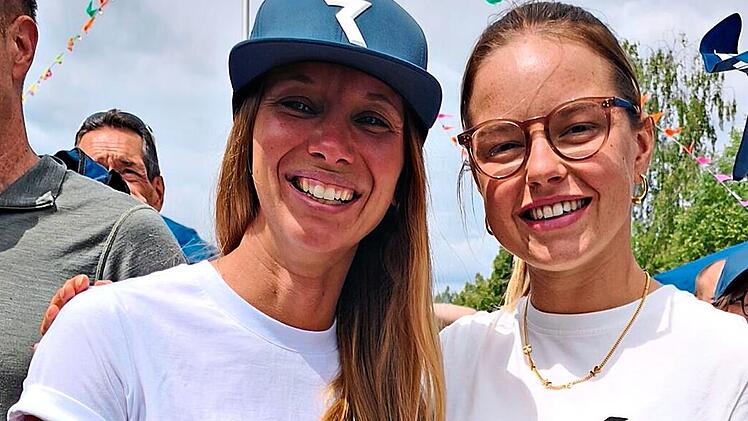 Jess Ittner (links) aus Coburg war bei der Triathlon Challenge Roth schnellste Amateurin, die Schweizerin Alanis Siffert (rechts) triumphierte bei den Profis.privat