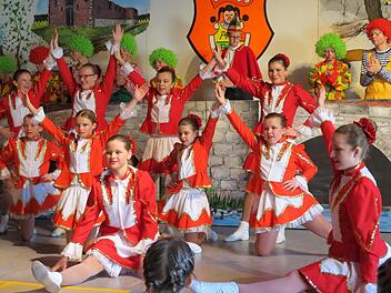 Eine Augenweide: Die Funkengarde bewies ihr tänzerisches Können. Foto: Doris Bauer