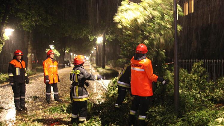 In ganz Franken haben Stürme in der Nacht von Sonntag auf Montag für Schäden gesorgt.  Foto: News5/Grundmann