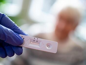 Die Nachfrage nach Schnelltests ist zurückgegangen. Das schafft mancherorten Probleme. Foto: Sebastian Gollnow/dpa