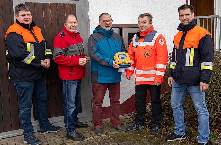 Nenntmansreuth: Defibrillator in Betrieb genommen - diesen Vorteil hat das Bayreuther Modell