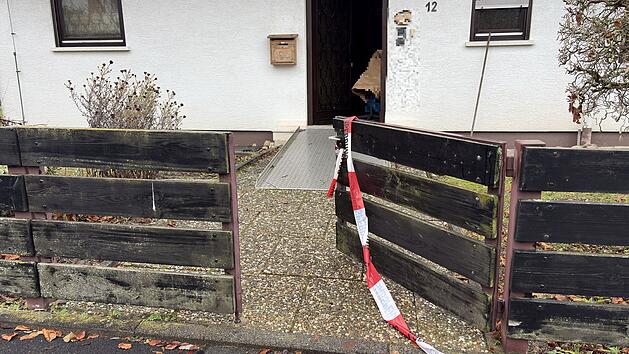 Brutaler &Uuml;berfall auf 90-J&auml;hrigen: T&auml;ter dringt ins Haus ein &ndash; Polizei sucht nach Hinweisen und Spuren