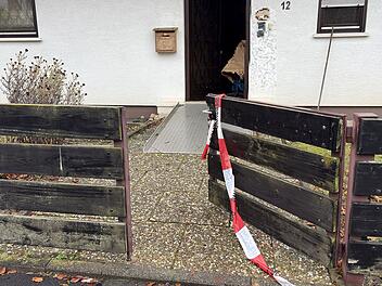 Brutaler &Uuml;berfall auf 90-J&auml;hrigen: T&auml;ter dringt ins Haus ein &ndash; Polizei sucht nach Hinweisen und Spuren