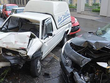 An mehreren Fahrzeugen entstand wirtschaftlicher Totalschaden. Alle Fotos: Ronald Rinklef
