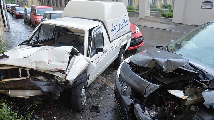 An mehreren Fahrzeugen entstand wirtschaftlicher Totalschaden. Alle Fotos: Ronald Rinklef