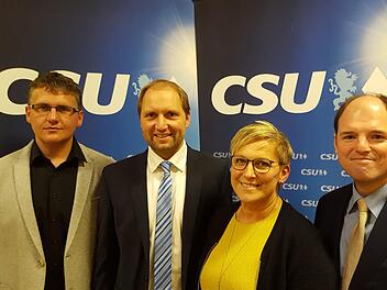 Das Bild zeigt von links G&uuml;nther Edl, Ulrich Sch&uuml;rr (beideBezirkstagskandidaten), stellvertretende  Landr&auml;tin Rosi Kraus und  MdL Michael Hofmann (beide Landtagskandidaten) Foto: privat