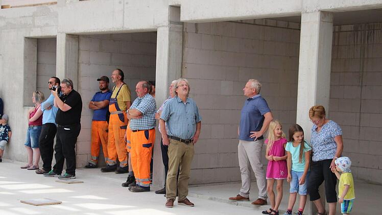 Richtfest für die neue Halle in Vestenbergsgreuth Foto: Christian Bauriedel