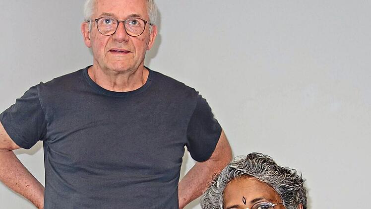 Sajitha R. Shankhar und Renato Liermann stellen ihre Arbeiten im &bdquo;Maxhaus&ldquo; vor. Norbert Neugebauer