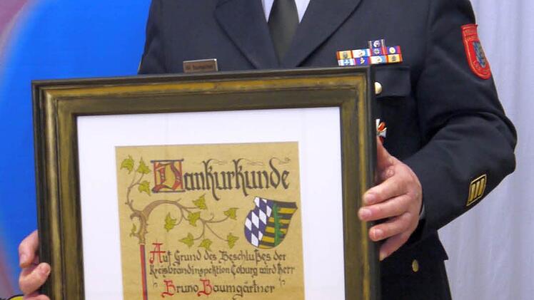 Stolzer Träger des Titels "Ehrenkreisbrandinspektor": Bruno Baumgärtner.