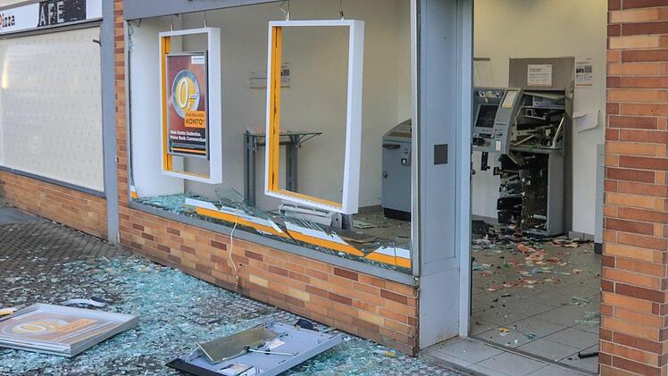 In der Nacht von Montag auf Dienstag (19. Februar 2019) wurde in Bamberg (Oberfranken) ein Geldautomat gesprengt. Foto: Merzbach/NEWS5