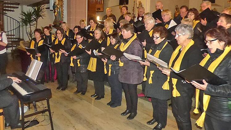 Der große Gemeinschaftschor Waischenfeld-Oberailsfeld veranstaltet inzwischen das jährliche Konzert.  Foto: Thomas Weichert