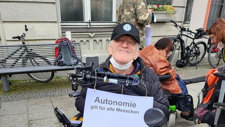 Coburg: Pflegedienst aus Personalnot eingestellt: Behinderte f&uuml;hlen sich im Stich gelassen