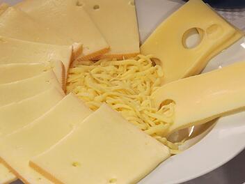 Rückruf bei Aldi Süd: Käse kann "grippeähnliche Symptome" auslösen