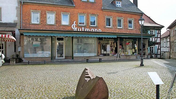 Im ehemaligen Schlecker (links) will Nancy Stahl einen Drogeriemarkt eröffnen.  Foto: Thomas Malz