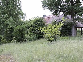 Die ehemalige Hornschuch-Villa wird abgerissen. An dieser Stelle könnten Sozialwohnungen entstehen. Foto: Josef Hofbauer