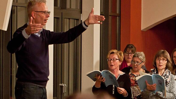 Der Coburger Bachchor probt Monteverdis "Marienvesper". Das Werk erklingt beim "Baustellenkonzert" am Sonntag, 22. November, in der Morizkirche.Foto: Jochen Berger