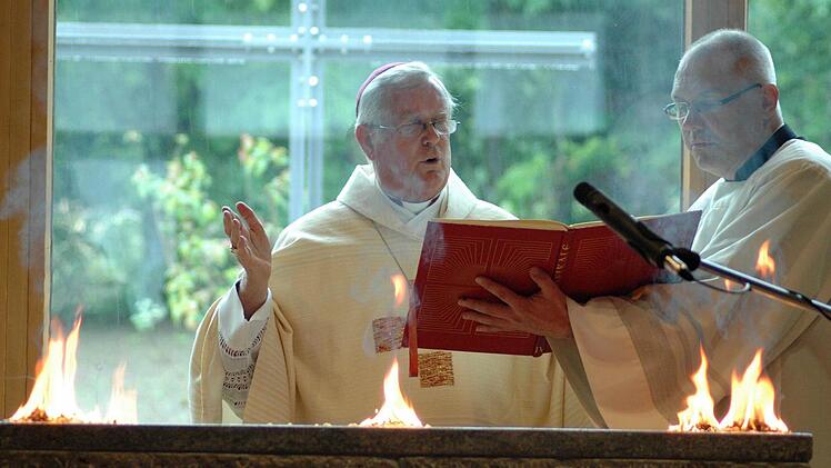 Ein großes Ereignis für Oberwildflecken war die Segnung von Kapelle und Dorfplatz. Foto: Sebastian Schmitt-Mathea