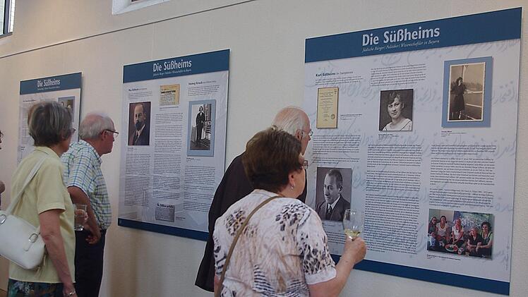 Die Vernissage der Ausstellung fand gro&szlig;es Interesse. Foto: Heike Sch&uuml;lein