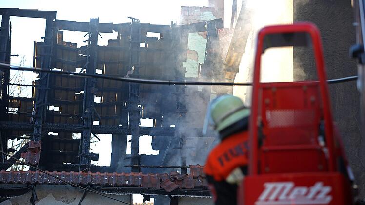 Bei einem Brand in Lisberg-Trabelsdorf entstand am Donnerstagnachmittag erheblicher Sachschaden. Foto: NEWS5 / Herse