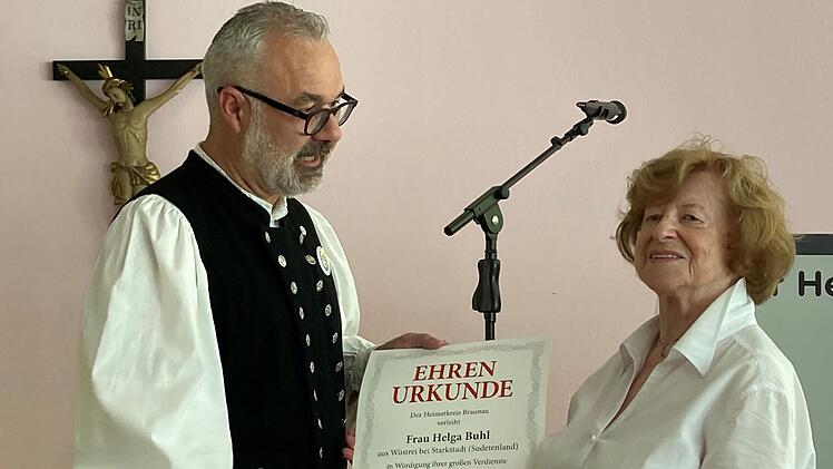 Forchheim: Oberb&uuml;rgermeister Dr. Uwe Kirschstein erh&auml;lt "Braunauer Medaille&ldquo; - "Dank und Anerkennung"