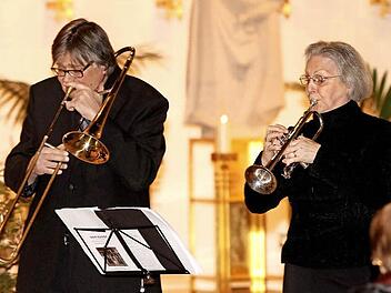 Meister ihres Faches: Anna Freemann (rechts), die auf ihrer Barocktrompete Weltruhm erlangte und Harry Ries, Professor für Posaune und Soloposaunist. Fotos: Günther Geiling