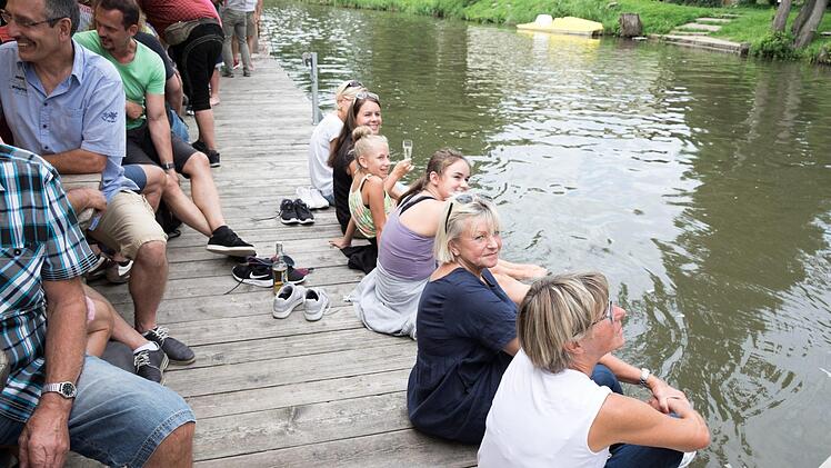 Flo&szlig;fahrt und Schlossbesichtigung standen beim Ausflug der Altherren des TSV Reiterswiesen auf dem Programm.  Foto: Wolfgang Beil