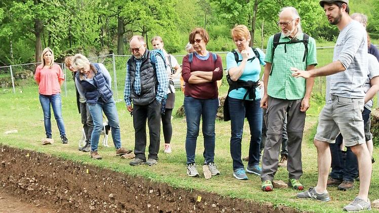 An der Grabungsstelle erh&auml;lt man spannende Einblicke Foto: A. Lochner