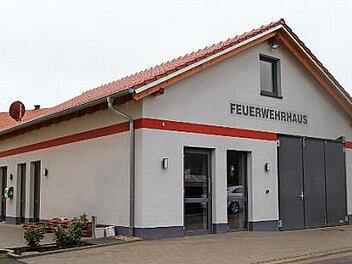 Das sanierte Feuerwehrhaus in Lußberg erhält im Rahmen des 140-jährigen Bestehens den kirchlichen Segen.  Foto: Günther Geiling