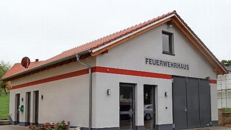 Das sanierte Feuerwehrhaus in Lußberg erhält im Rahmen des 140-jährigen Bestehens den kirchlichen Segen.  Foto: Günther Geiling