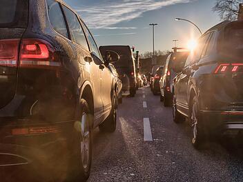 Auf der A3 hat sich am Dienstagmorgen ein Verkehrsunfall ereignet. Symbolfoto: Adobe Stock