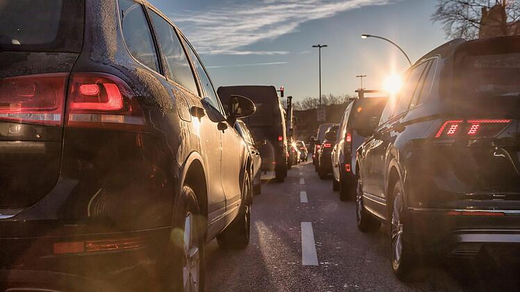 Auf der A3 hat sich am Dienstagmorgen ein Verkehrsunfall ereignet. Symbolfoto: Adobe Stock