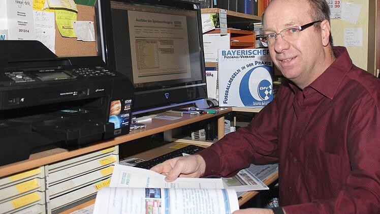 Spielgruppenleiter Gerald Makowski aus Ebelsbach beschäftigt sich seit Monaten intensiv mit dem ESB - dem Elektronischen Spielberichtsbogen.