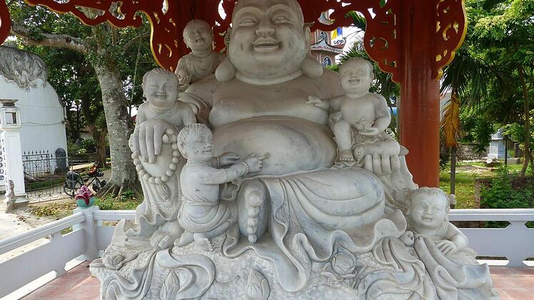 Lasset die Kindlein zu mir kommen - dieses Zitat aus der Bibel könnte auch für diesen Buddha gelten.