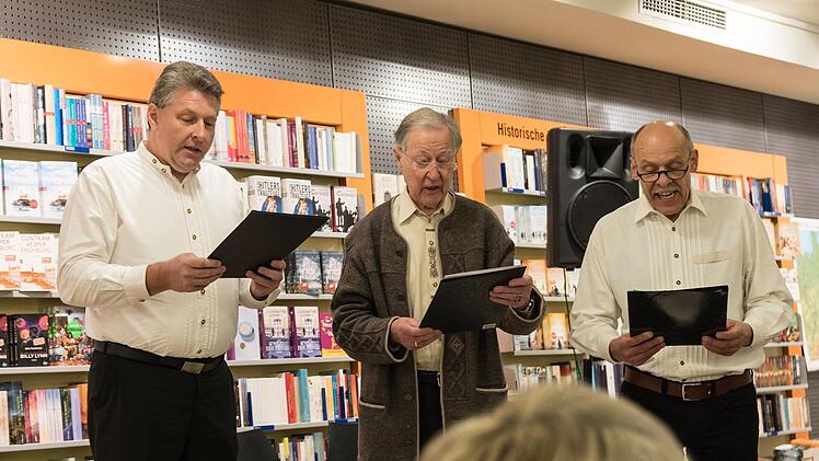 Buchvorstellung von und mit Rettl Motschenbacher in der Bücherei Hübscher. Foto: Wolfram Schmidt
