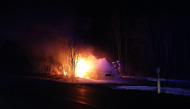 Oberfranken: Brandstiftung in Serie – mehrere Autos und Container brennen