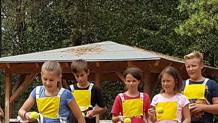 Die Kinder   waren voller Eifer bei der Sache und feuerten sich gegenseitig an. Foto: Christa M&uuml;ller