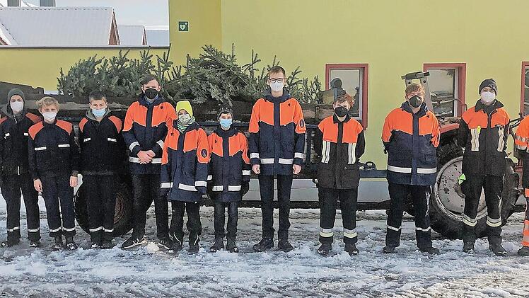Die Jugendfeuerwehr Diebach hat Christbäume eingesammelt.