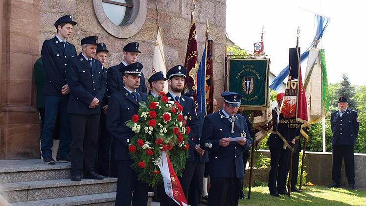 Die Gedenkrede zur Totenehrung hielt Vorsitzender Torsten Büchner.