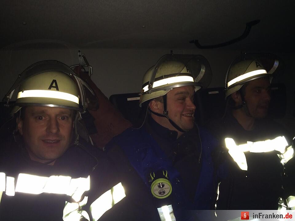 Großübung, Feuerwehr, BRK, THW - Zugunfall bei Petersaurach