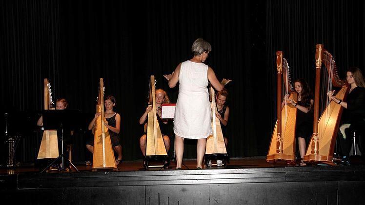 Das Harfenensemble  Foto: Richard Sänger