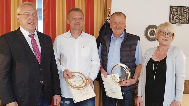Ehrungen bei den Akkordeonfreunden; im Bild (von links) B&uuml;rgermeister Harald H&uuml;bner, Jochen Hammon, Manfred D&ouml;rfler und Vorsitzende Evi List Foto: Horst Wunner