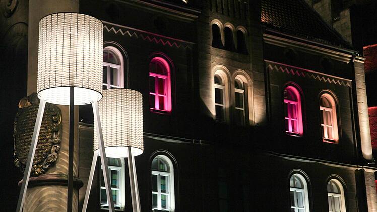 Die Lichtinstallation Melchior-Otto-Platz. Schätzungsweise 90 000 Menschen haben "Kronach leuchtet" dieses Jahr besucht. Foto:Michael Gründel