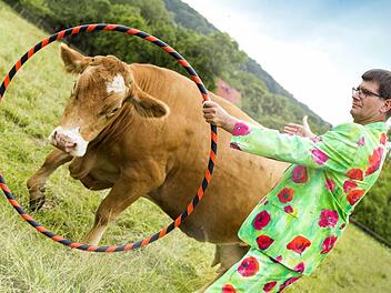 Schon mal einem Kuhhoolahopp zugesehen? Mäc Härders Heimat hat's in sich. Foto: pr