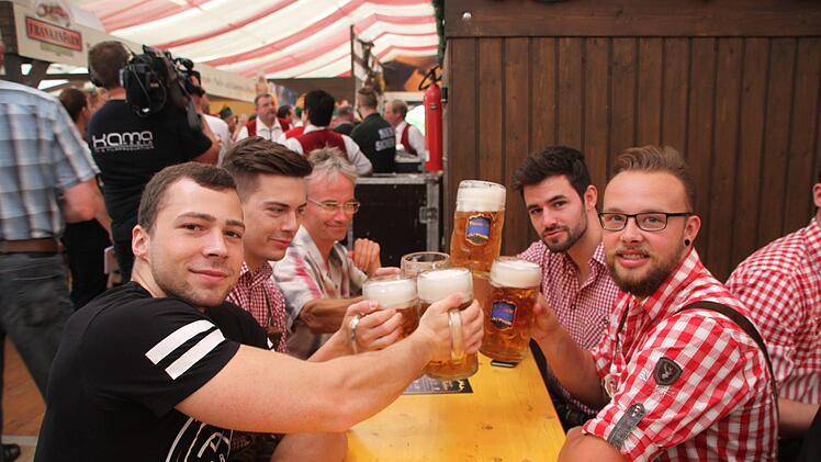 Das Festbier schmeckt.