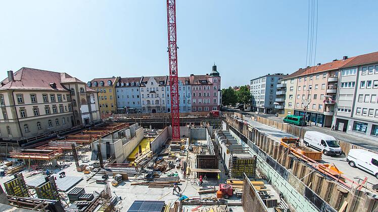 Es geht voran: Die Baustelle des Justizneubaus, gesehen vom ersten Stock des Gerichtsgebäudes.  Foto: s: Anand Anders