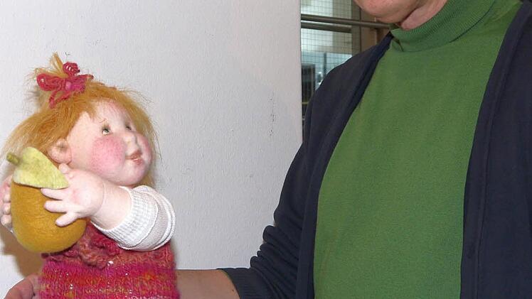 Udo Leidner-Haber und das "Bio-Baby". Foto: Berthold Köhler