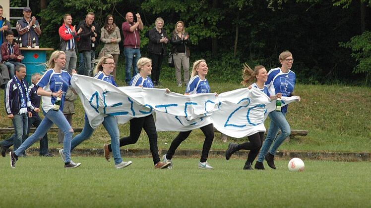 Die Fans des VfB Burglauer durften gleich zwei Meisterschaften feiern. Foto: gufi